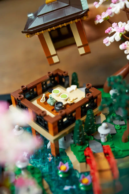 LEGO® Icons Creator Expert - Gradina serena 10315, 1363 piese