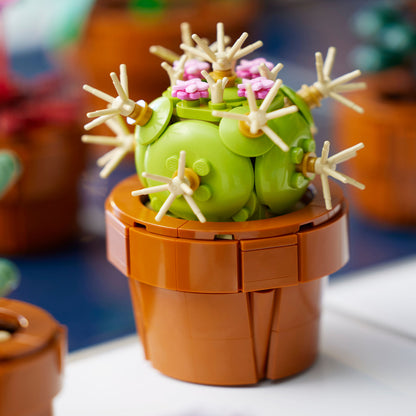 LEGO® Icons Creator Expert - Plante de mici dimensiuni 10329, 758 piese