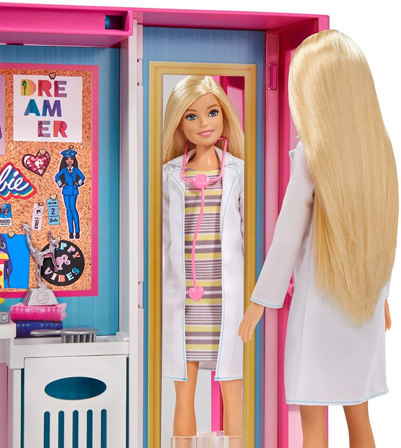 Set de joaca Barbie Garderoba de vis cu papusa inclusa si accesorii