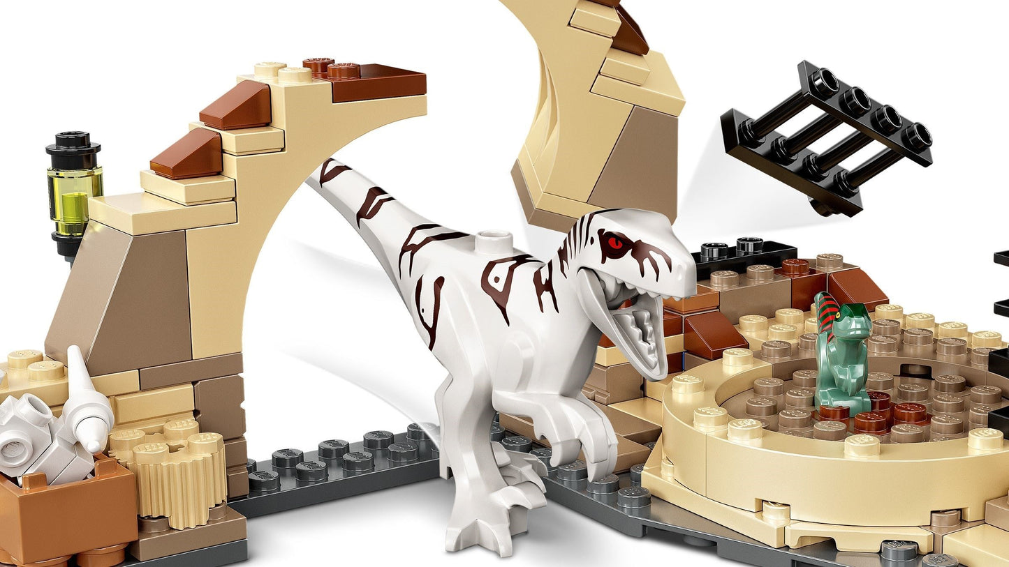 LEGO® Jurassic World - Dinozaur Atrociraptor: Urm?rirea cu motocicleta 76945, 169 piese